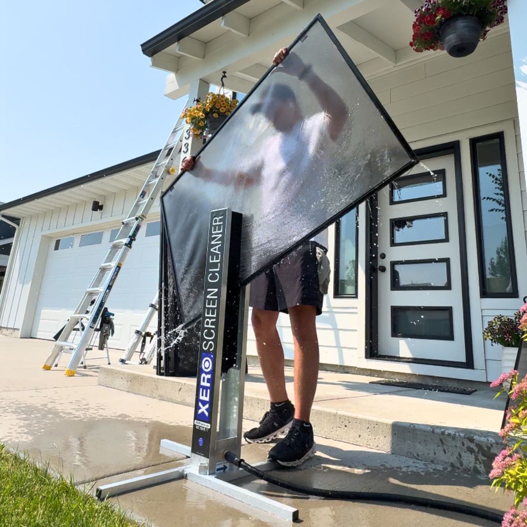 Professional screen and window cleaning in Doral, FL